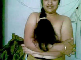Indian bhabhi in a sari shares nude MMS
