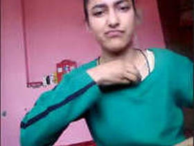 Desi babe films herself in a seductive video for her partner