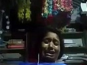 Indian girls get anal and vagina penetration in Bangla video