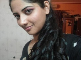 Watch a stunning Indian girl in an MMS video