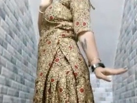 Thick Indian girl flaunts her breasts in Bengali video