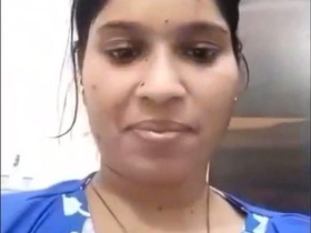 Bhabha with a big butt makes a naughty video