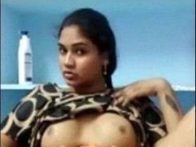 Mallu babe indulges in nude selfie and solo play in video call