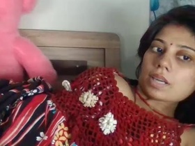 Sunny Aunty's steamy solo session