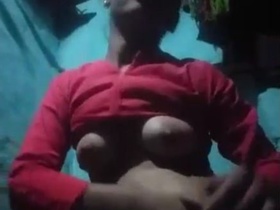 Desi girl shows off her body and pleasures herself