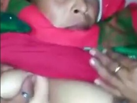 Aunty from Bangladesh gets fucked by young guy