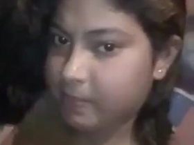 Watch this sexy girl pleasure herself with her fingers