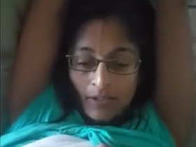 Aunty Suman's steamy solo session