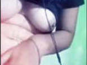 Desi Indian girl shares video clips of her body