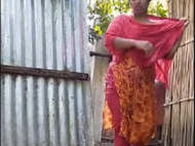 Desi village bhabi's secret bathing caught on camera