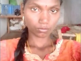 Hot Indian girl masturbates in selfie video