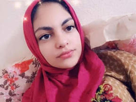 Beautiful hijab-wearing desi girl in leaked videos