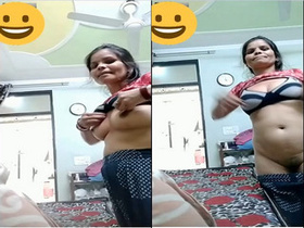 Desi auntie flaunts her body in exclusive video