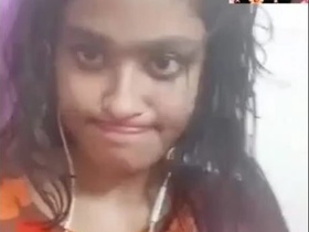 Young Indian girl flaunts her body in a steamy video