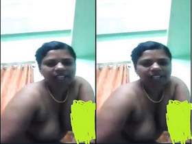 Mallu bhabhi flaunts her body in exclusive video