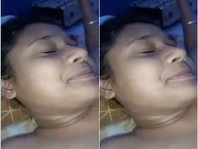Desi girl records her own nude video
