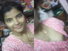 Desi girl flaunts her small boobs in exclusive video