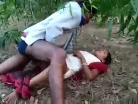 Desi girl gets outdoor sex in village