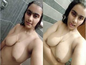 Desi girl records a cute finger selfie