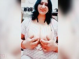 Aunty reveals her huge boobs in a steamy video