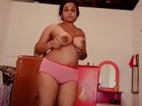 Desi cutie BBhahi in steamy video