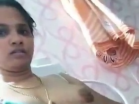Desi guy masturbates and takes a nude selfie