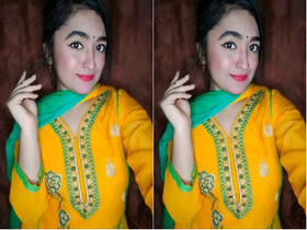 Indian amateur girl flaunts her boobs and pussy in exclusive video