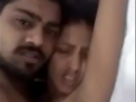 Indian girl and boyfriend enjoy steamy sex in HD video