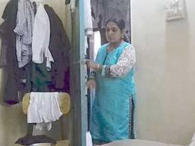 Desi aunty goes nude in the village