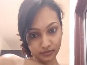 College girl strips naked and poses in Tamil nude selfies