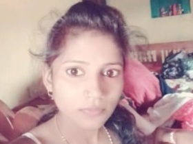Indian girl fingers her pussy in a steamy solo video