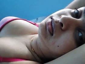 Tamil hotwife seductively teases in solo MMS video