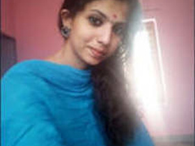 Mallu bhabhi flaunts her big boobs on video call