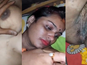 Desi village babe flaunts her body in nude MMS video