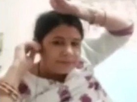 Mature bhabhi satisfies her lover on Facebook