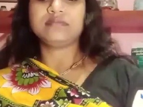 Bhabhi makes a sexy video for her lover