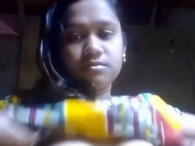 Nude selfie of Indian girl masturbating for her lover