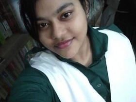 Beautiful girl in MMS video