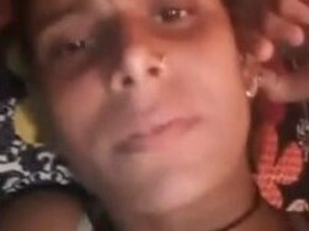 Adorable Desi bhabhi flaunts her assets