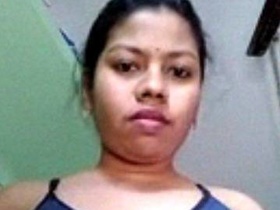 Bangladeshi aunty Bogura's nude selfie and solo masturbation video