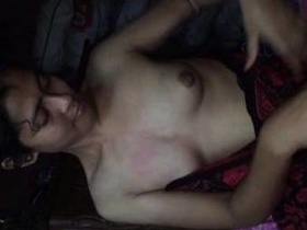 Bangladeshi teenager goes nude in HD sex video