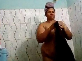 Desi auntie's steamy solo in the bathroom