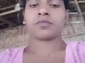 Open-air masturbation by a rural Indian bhabhi