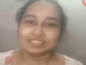 Big boobs Bangladeshi lady takes a nude selfie in the bathroom