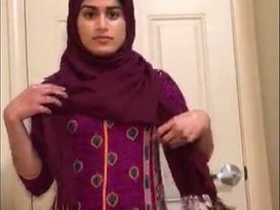 Hijab-clad babe flaunts her big butt in HD video